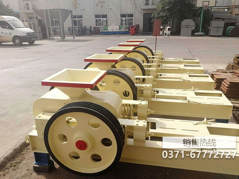 投資一臺對輥破碎機(jī)，直徑400到600的多少錢？