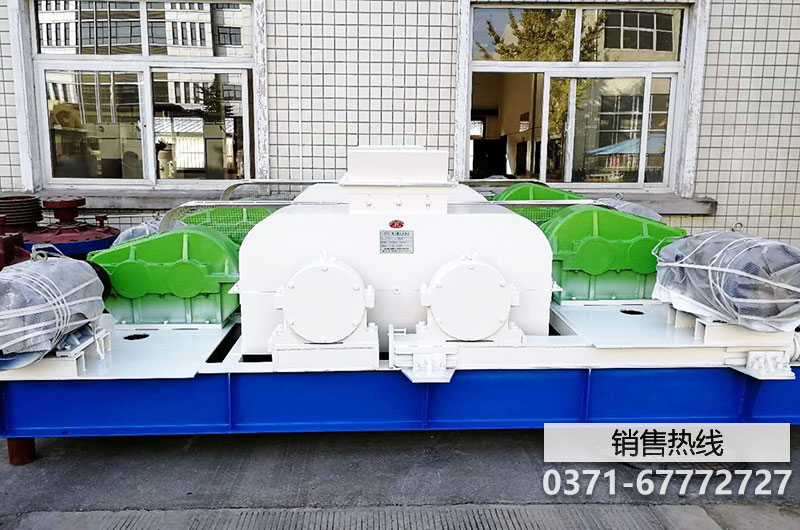 對(duì)輥式尿素破碎機(jī)設(shè)備價(jià)格品牌：信遠(yuǎn)-蓋德化工網(wǎng)