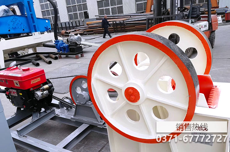 為什么顎式粗碎機(jī)在市場(chǎng)上這么受歡迎 來(lái)看看吧！